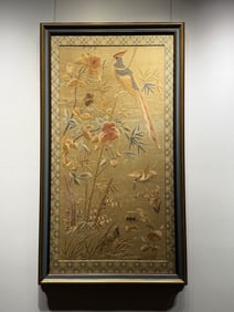 A flower-and-bird picture of Guangdong embroidery from the late Qing Dynasty