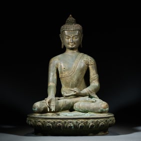 A copper statue of Buddha Sakyamuni before the Ming Dynasty