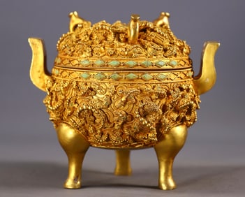 Three-legged Double-eared Cauldron with Coiled Dragon and Gemstone Inlay in the Warring States and