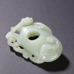 Ming Dynasty, Hetian jade carved Chi dragon pendant