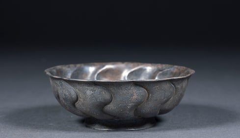 Silver fish-shaped dragon bowl with floral patterns