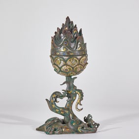 A cloisonné and gemstone-inlaid dragon-shaped censer from before the Ming Dynasty