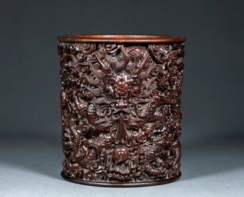 Small-leaf rosewood pen holder with dragon and pearl patterns