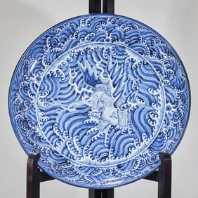 Blue and white porcelain plate with water patterns (prop stand)