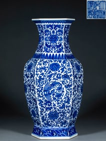 Qianlong period Blue and white flower and bird, dragon and phoenix pattern hexagonal vase