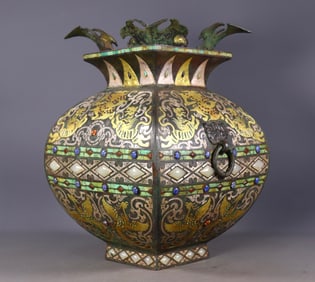 A double-eared jar with inlaid gemstones and gold and silver inlay from before the Ming Dynasty