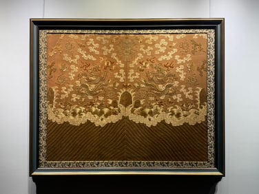 A mid-Qing Dynasty hanging screen with embroidered dragon patterns