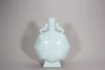 A hexagonal double-eared moon flask with Ge glaze, Qing Dynasty, Qianlong period