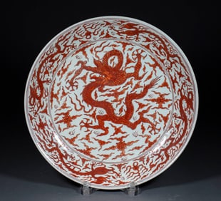 Large Blue-and-White Plate with Underglaze Red Dragon Patterns, Wanli Reign of the Ming Dynasty