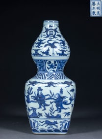 Ming Dynasty Wanli Reign Blue-and-White Gourd-Shaped Vase with Figure Patterns, Themed "Heaven Round