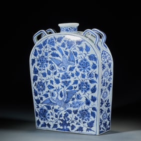 Blue-and-White Flat Vase with Four Handles and Kylin-Phoenix Patterns