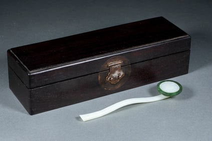 Qing Dynasty Hetian Jade Ruyi Scepter Inlaid with Jadeite