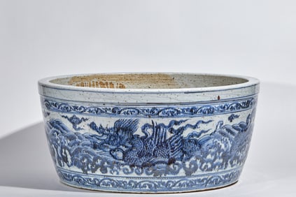 Ming Dynasty Blue-and-White Vat with Sea Beast Patterns
