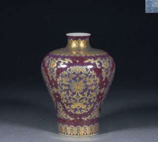 Qing Dynasty Qianlong Reign Gilt-Designed Flower-Patterned Plum Vase