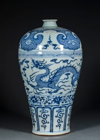 Ming Dynasty Blue-and-White Plum Vase with Dragon Patterns