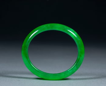 Jadeite Guifei Bangle (a slimmer, oval-shaped bangle suitable for court ladies)