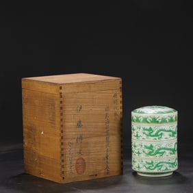 Ming Dynasty Chenghua Reign Four-Tiered Large Covered Box with Green Glaze and Carved Sea Wave,