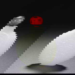 Qing Dynasty Hetian Jade Carved Snuff Bottle: Qing Dynasty Hetian Jade Carved Snuff BottleMaterial & Craftsmanship: Hetian jade, snuff bottle shape. Dimensions: Height 5.9cm, Weight 60g, with delicate carved patterns.Scholar’s Study Value: The