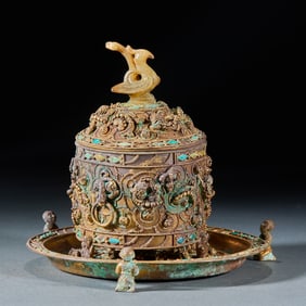 The Silver Gilt Granulation Turquoise-inlaid Cosmetic Box with Jade Bird Knob of the Han Dynasty