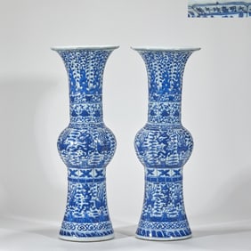 Pair of Ming Jiajing Period Blue-and-White Dragon and Phoenix Pattern Flower Vases
