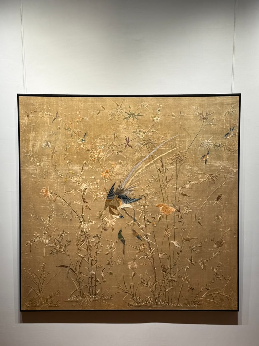 Qing Dynasty Champagne-Colored Guangdong Embroidery "Bright Future": Qing Dynasty Champagne-Colored Yue Embroidery "Qiancheng Sijin" (Bright Future): Material & Craftsmanship – Silk fabric as the base, adopting Yue embroidery techniques (combining multiple stitches),