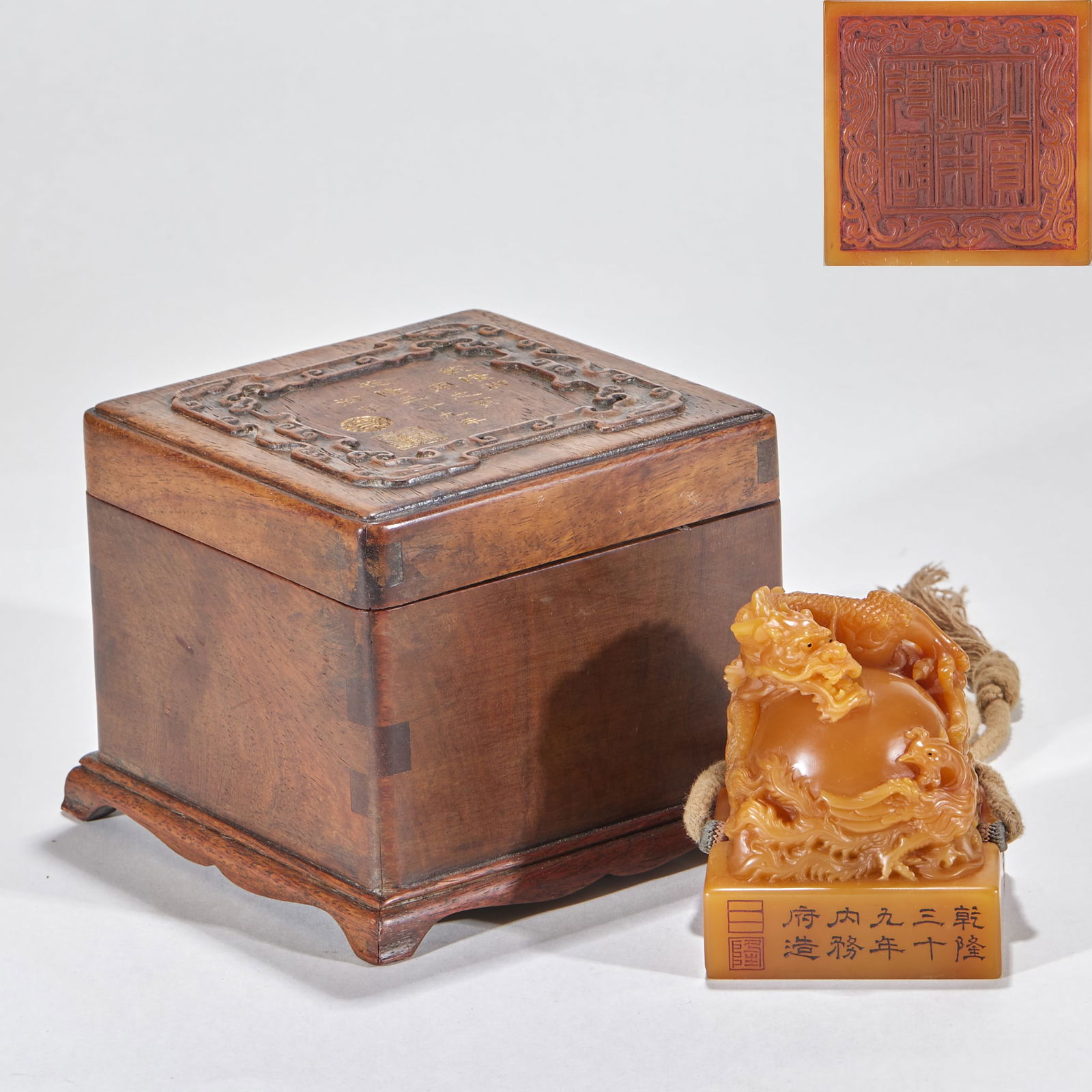 Tianhuang Stone Seal with "Dragon and Phoenix Bringing Auspiciousness", Made by the Imperial