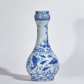 Blue-and-White Garlic-Head Vase with Fish and Algae Patterns, Wanli Reign, Ming Dynasty