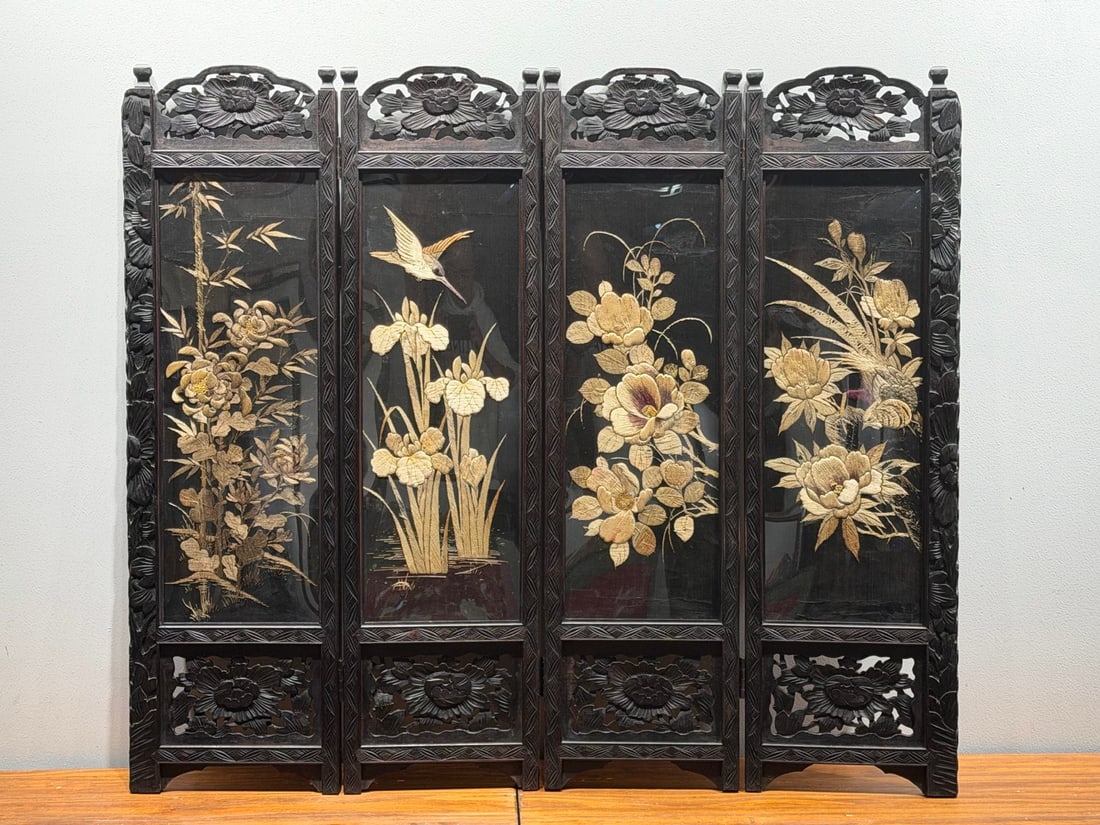 Fine Embroidery Screen with Flower and Bird Patterns, Late Qing to Republic of China: Late Qing to Republican Period: Fine Embroidery Flower-and-Bird Screen, 96cm in height, 110cm in total width. The embroidery base is silk (satin/silk fabric), the threads are colorful silk threads (ad