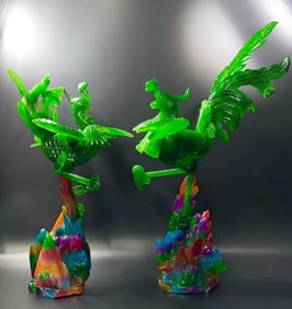 A large jadeite ornament "Two Phoenixes Facing the Sun"