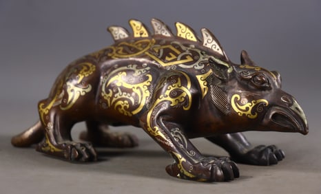 Bronze Inlaid with Gold and Silver Animal from the Warring States to Han Period