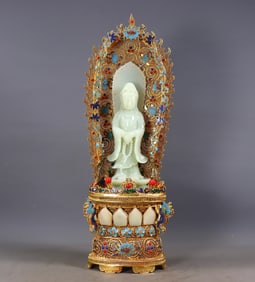 One Guanyin statue inlaid with gold filigree and Hetian jade