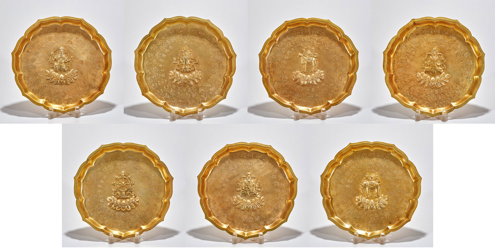 Gilt-bronze seven-jewel offering plate of the Yongle period of the Ming Dynasty (1 of 20)