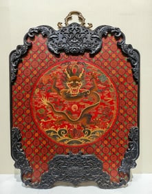 Purple sandalwood inlaid with dragon patterns hanging screen