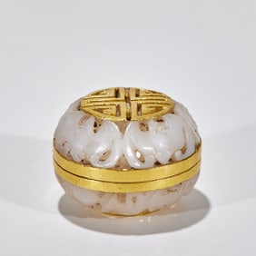 Hetian Jade Sachet Box Wrapped in Pure Gold