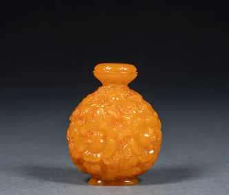 Amber Snuff Bottle with Relief Flower Motifs and Floral Mouth