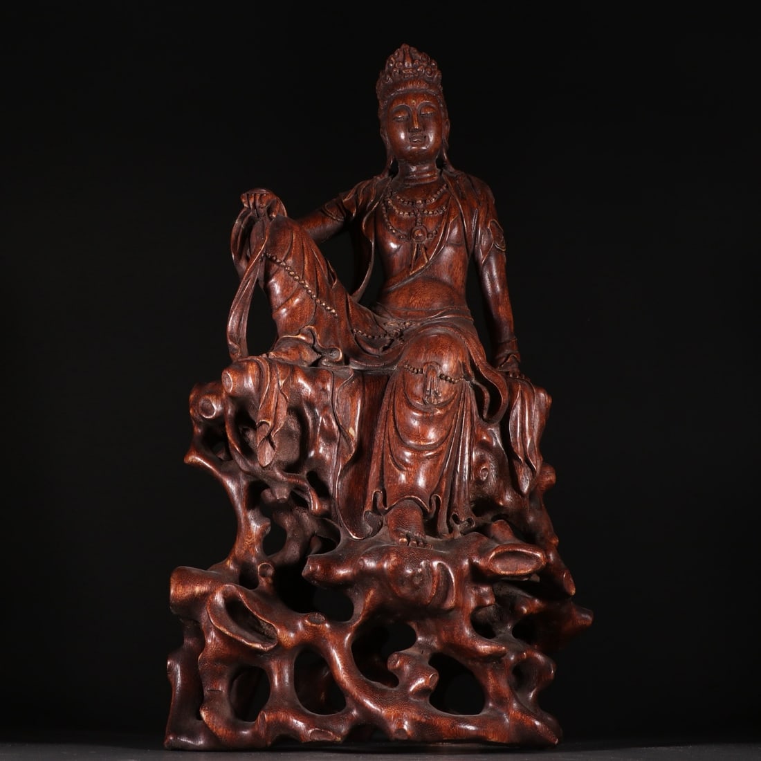 Qing Dynasty Agarwood Statue of Water Moon Guanyin: Qing Dynasty Agarwood Statue of Water Moon GuanyinH: 42 cmW: 25cmWeight: 1002 grams.