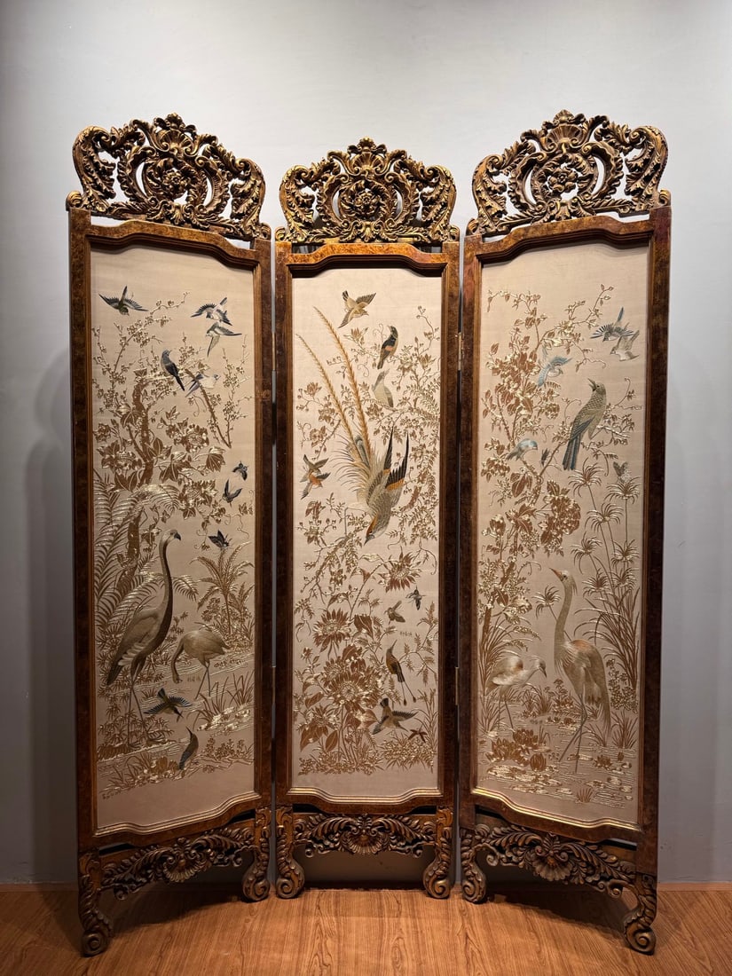 Top-Grade Embroidered Screen with Flowers and Birds: Exquisite Embroidered Flower and Bird Folding Screen Made with top-tier embroidery craftsmanship, this three-panel folding screen depicts a vibrant scene of flowers and birds, measuring 206 cm in heig