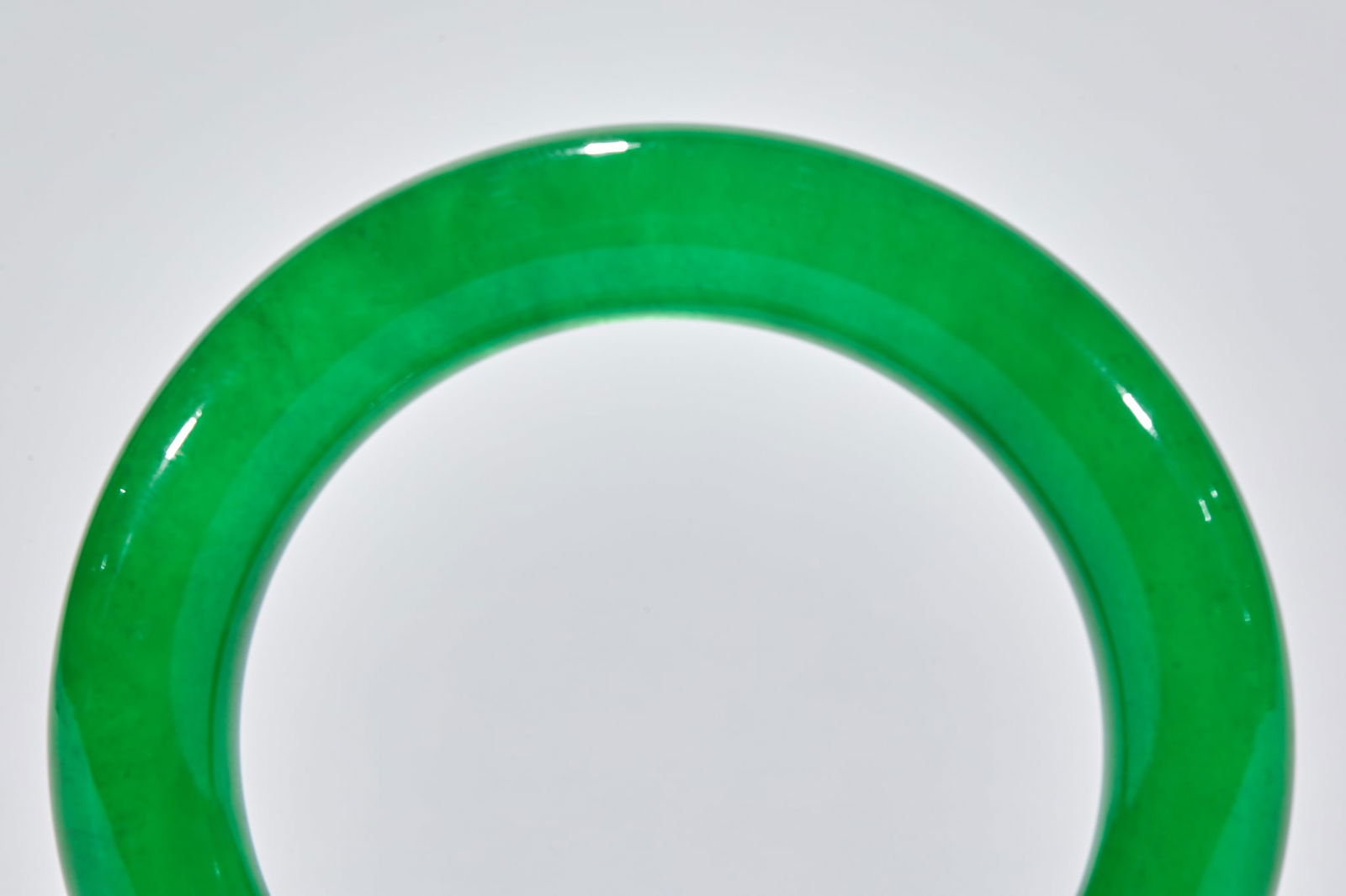 Qing Dynasty Jadeite Bangle - 3
