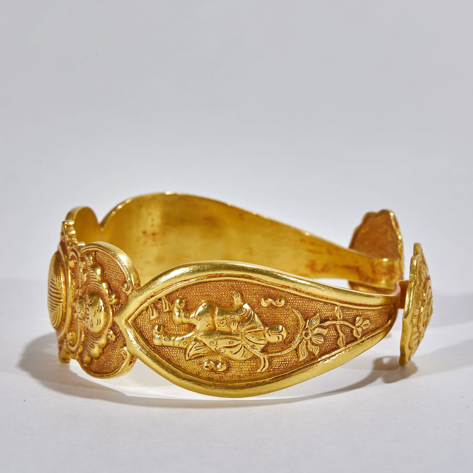 Pure Gold Figural Ruyi Scepter Bangle - 3