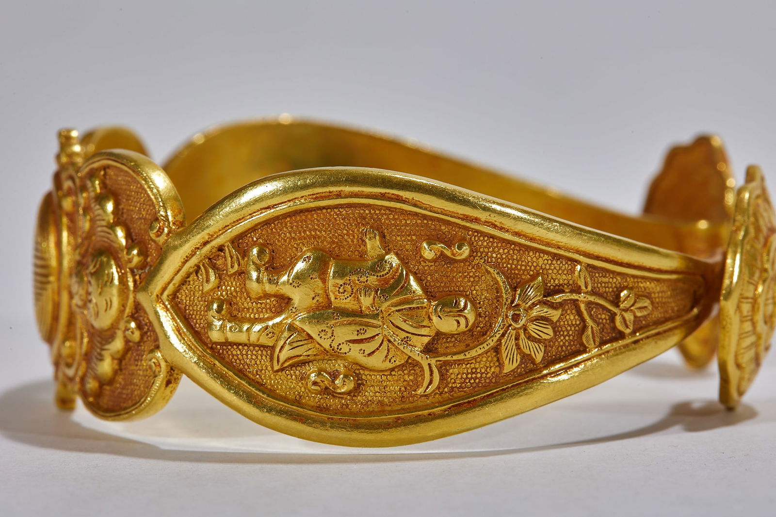 Pure Gold Figural Ruyi Scepter Bangle - 4