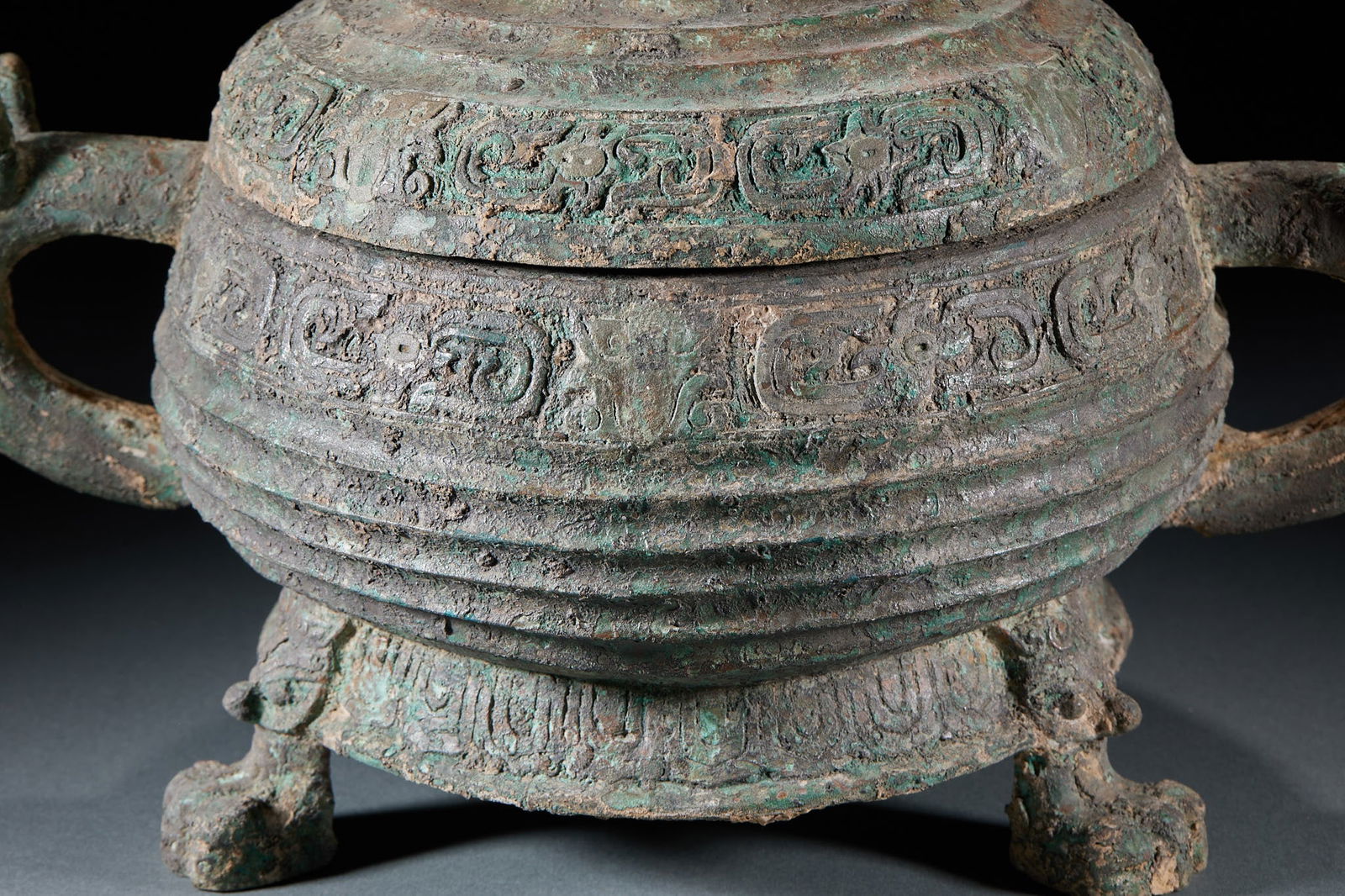Pre-Ming Dynasty Gui (Food Vessel) with Interlocking Scroll Pattern - 10