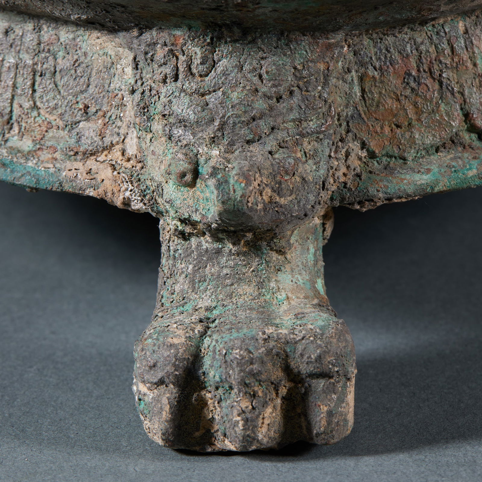 Pre-Ming Dynasty Gui (Food Vessel) with Interlocking Scroll Pattern - 3