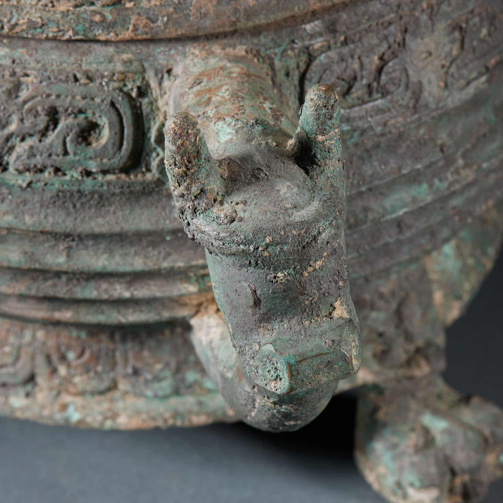 Pre-Ming Dynasty Gui (Food Vessel) with Interlocking Scroll Pattern - 8