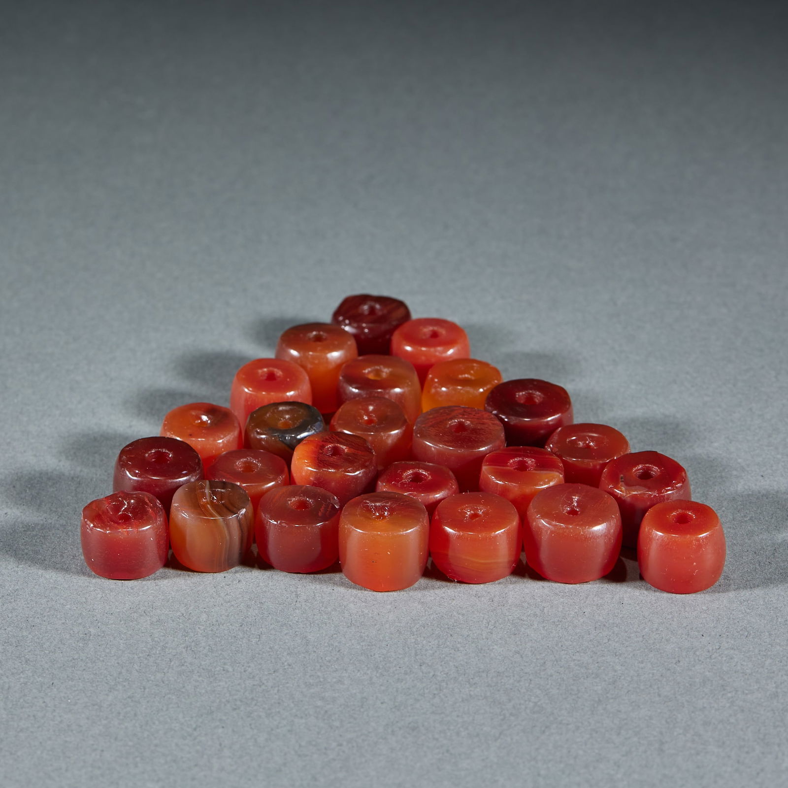 Set of 25 Agate Barrel Beads: Agate Barrel Beads: Material is natural red agate made into barrel beads via traditional grinding technique, 25 pieces in total, single bead height 1.2cm, diameter 1.6cm, cultural value: agate has