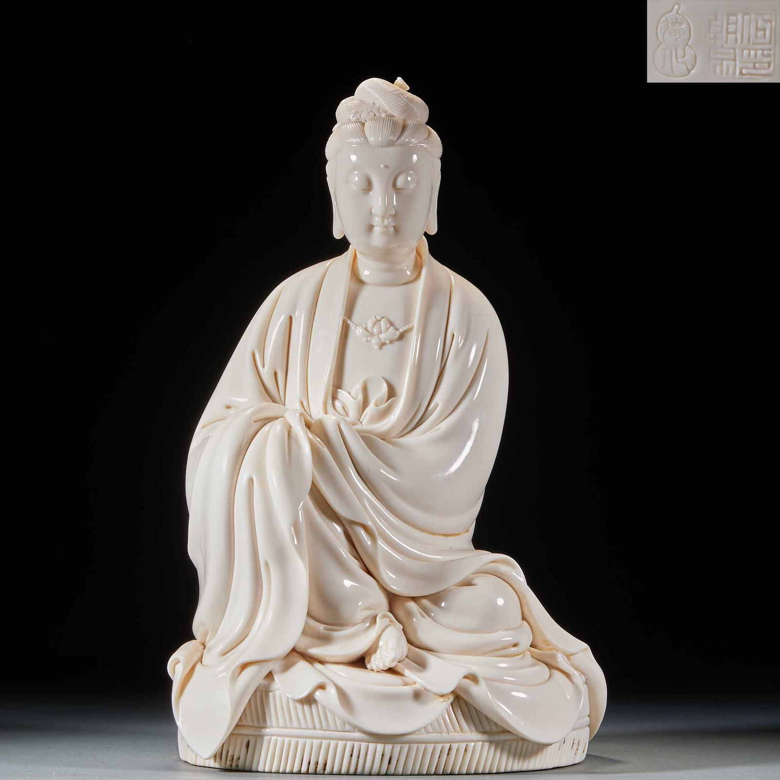 Dehua Kiln Guanyin Statue, “He Chaozong?? Mark: Dehua Kiln Guanyin Statue, "He Chaozong" Mark: Material is Dehua white porcelain, made via sculpture molding and white glaze application, specifications height 34.5cm, length 22.5cm, width 19.5cm, cul
