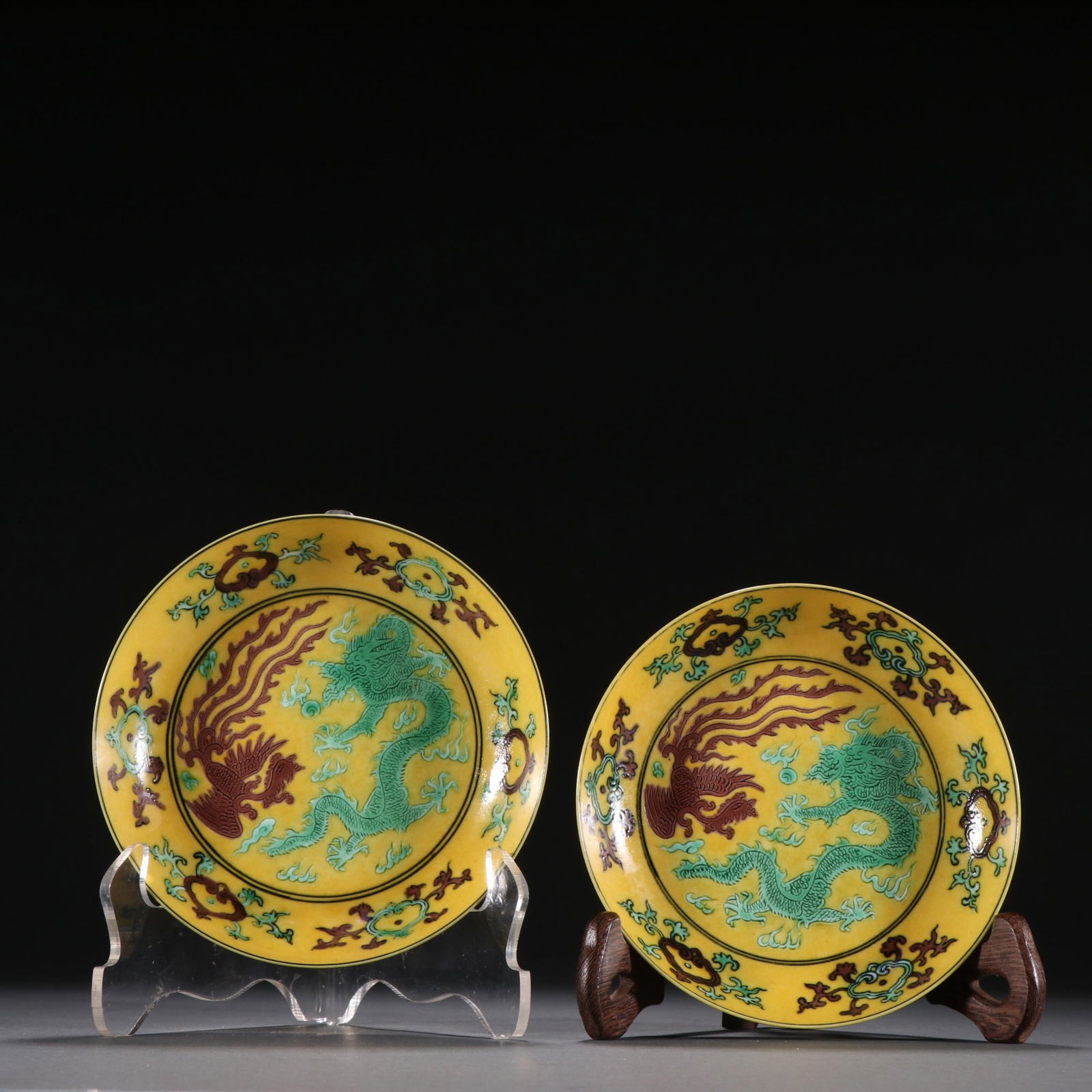 Pair of Plain Tricolor Plates with Dragon and Phoenix Bring Prosperity: Pair of Plain Tricolor Plates with "Dragon and Phoenix Bring Prosperity": Made of porcelain via plain tricolor firing technique, painted with "Dragon and Phoenix Bring Prosperity" patterns in the