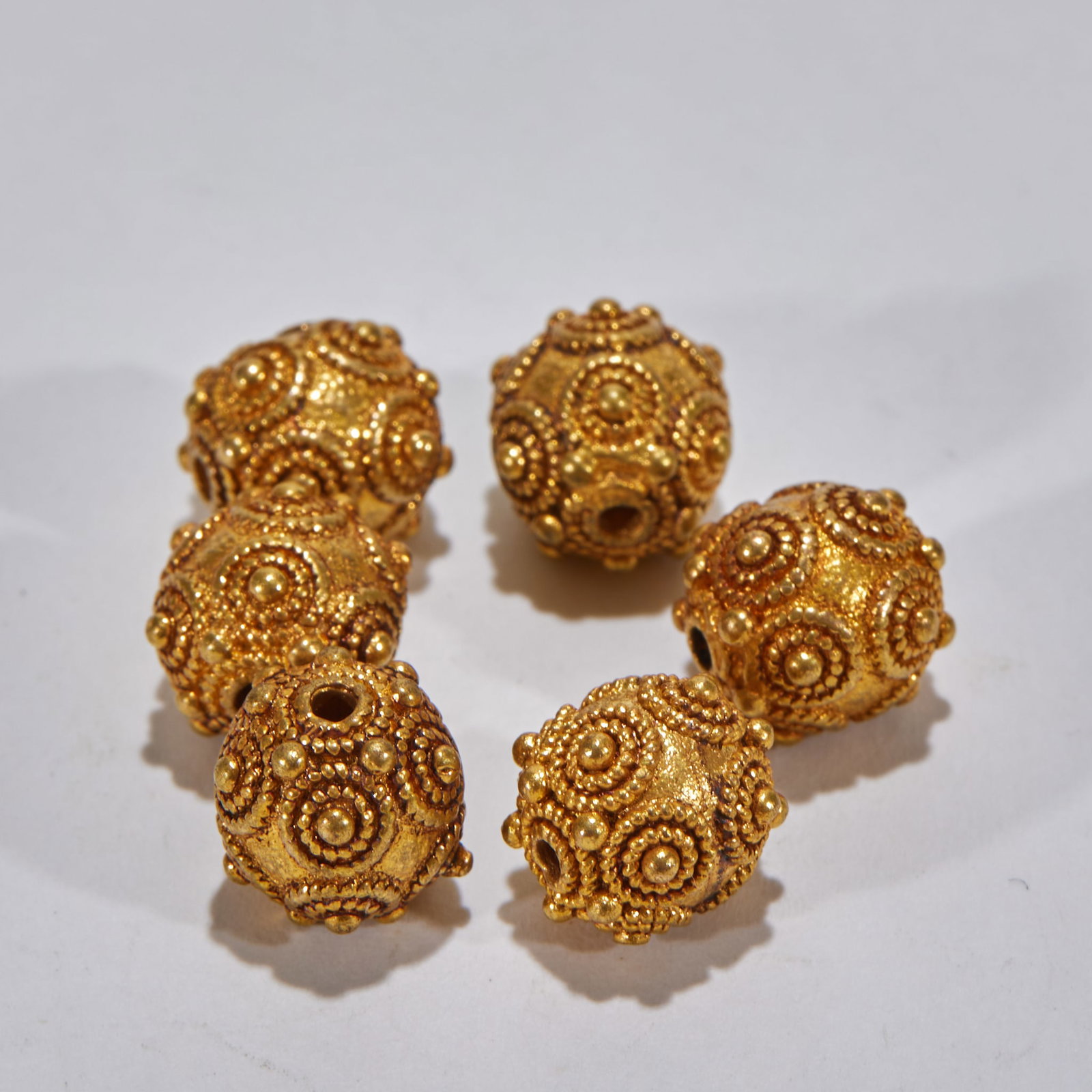 Spacer Beads for Bracelet: Spacer Beads for Bracelet: Made into round beads via exploded bead and filigree techniques, length 1cm, width 0.9cm, weight 18g, as an accessory for bracelets, the spacer beads reflect the detailed ae