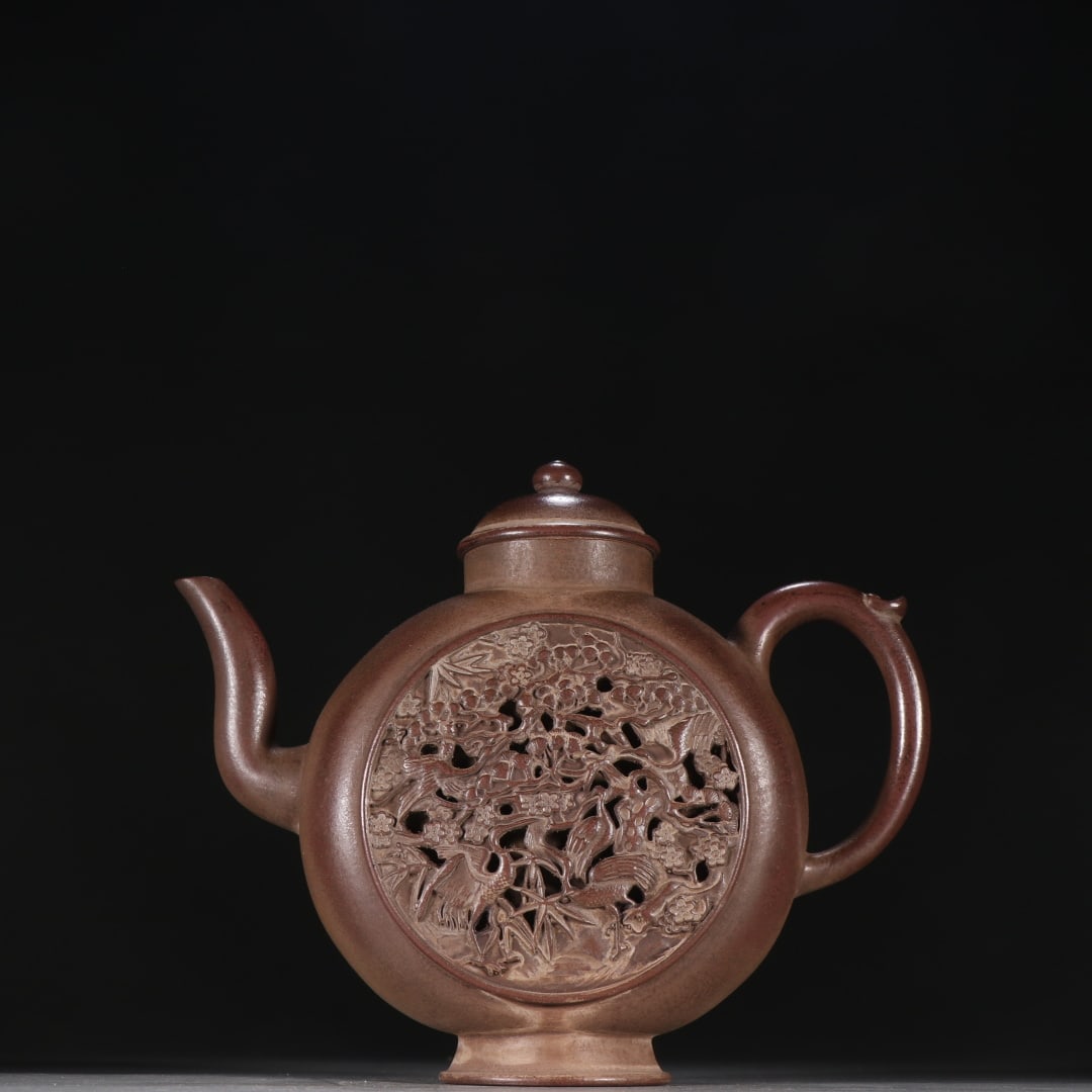 Zisha Teapot with Pine & Crane, Gongju Mark: Zisha Teapot with "Pine & Crane Prolonging Life", Gongju Mark: Made of high-quality zisha clay via relief craftsmanship, depicting the theme of "Pine & Crane Prolonging Life", round and full pot