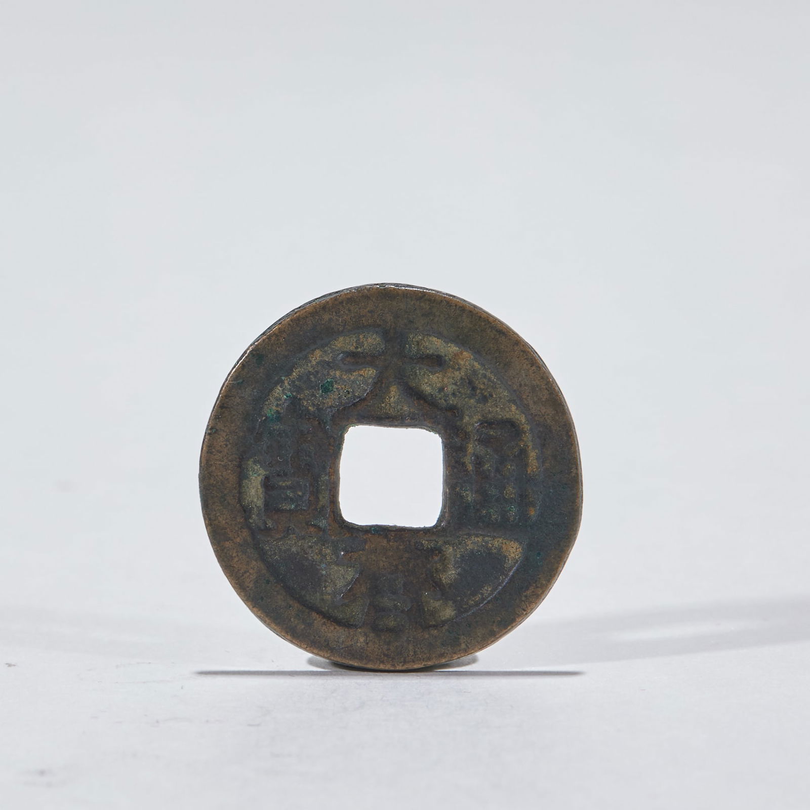 Daqi Tongbao Charm Coin: Daqi Tongbao Charm Coin: Material is natural copper, made via traditional casting technique, regular shape and clear characters, specifications diameter 2.2cm, weight 3g, being an ancient folk charm