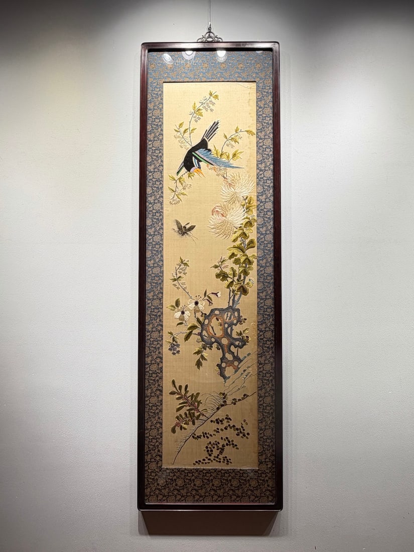 Late Qing-Republic Su Embroidery Joyful Spring: Late Qing-Republic Su Embroidery Joyful Spring : Material is silk and silk thread, made via Su embroidery techniques such as plain stitch and sleeve stitch, embroidered with flowers, birds and lake